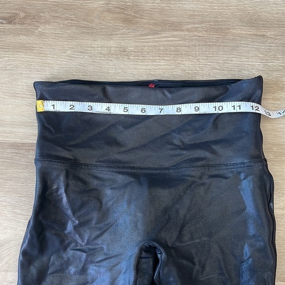 SPANX Faux Leather Leggings sz M - Picture 3 of 9